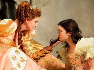 snow-white-julia-roberts-lily-collins-04_mid