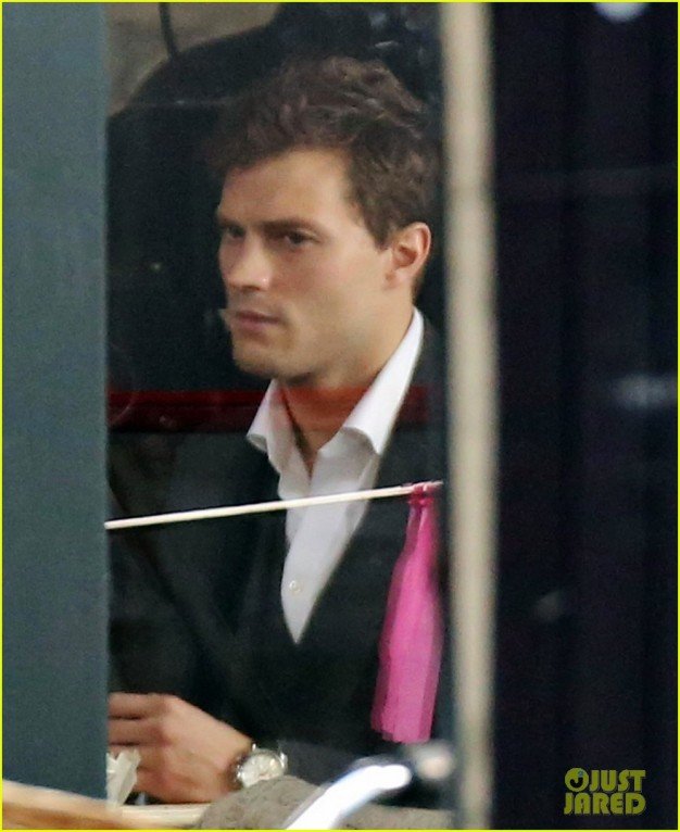 2jamie-dornan-filming-fifty-shades-of-grey-first-photos-on-set-14-626x766