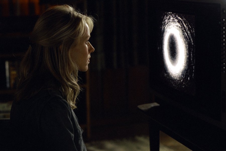 Naomi-Watts-as-investigative-reporter-Rachel-Keller-watching-the-mysterious-videotape-in-Dreamworks-The-Ring-2002-2