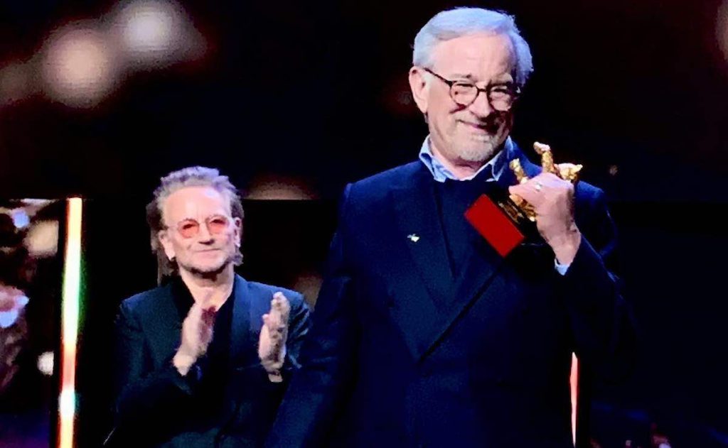 Spielberg riceve l'Orso d'Oro (fonte: NewsCinema.it)