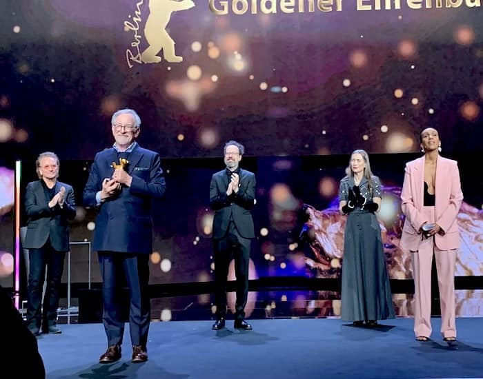 Spielberg riceve l'Orso d'Oro (fonte: NewsCinema.it)