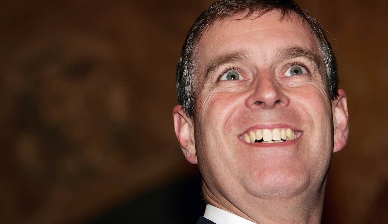 “Voleva che fossi la sua schiava”: scandalo a Buckingham Palace | Promesse 10 mila sterline in contanti