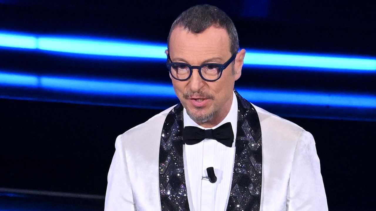 Imbarazzo per Amadeus, gaffe in diretta