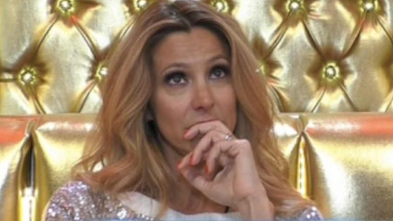 “Non puoi cambiare le cose”: Adriana Volpe lancia un triste messaggio | Paura per lei “Non puoi cambiare le cose”: Adriana Volpe lancia un triste messaggio | Paura per lei