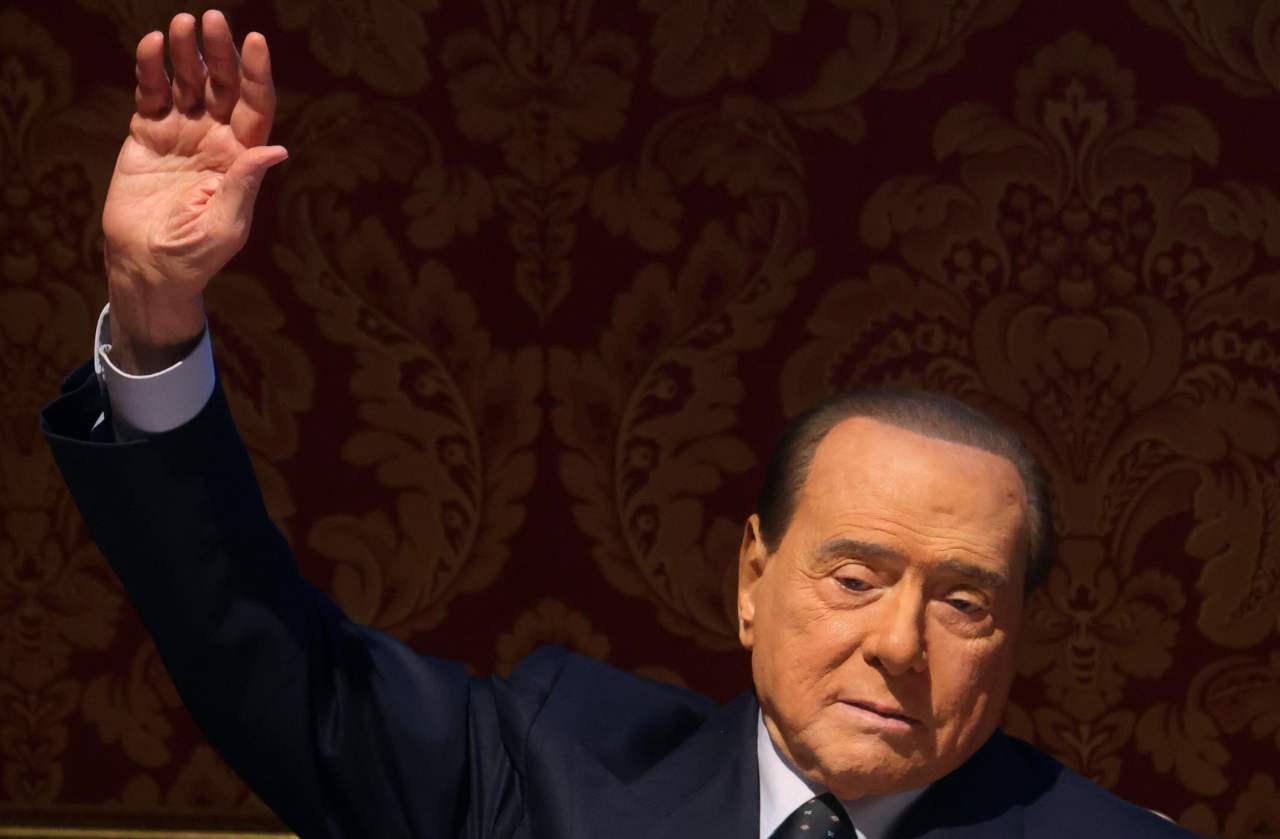 Il programma si paralizza dopo la morte di Silvio Berlusconi