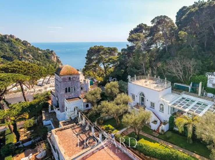 La villa di Christian De Sica a Capri