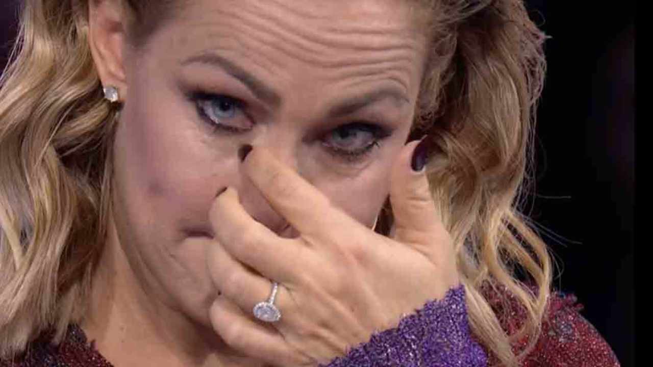 Sonia Bruganelli è stata smascherata dalle telecamere non ha pagato il conto