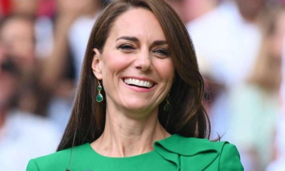 Todo el mundo se apresura a comprar la chaqueta de Kate Middleton: es de Zara y cuesta muy poco