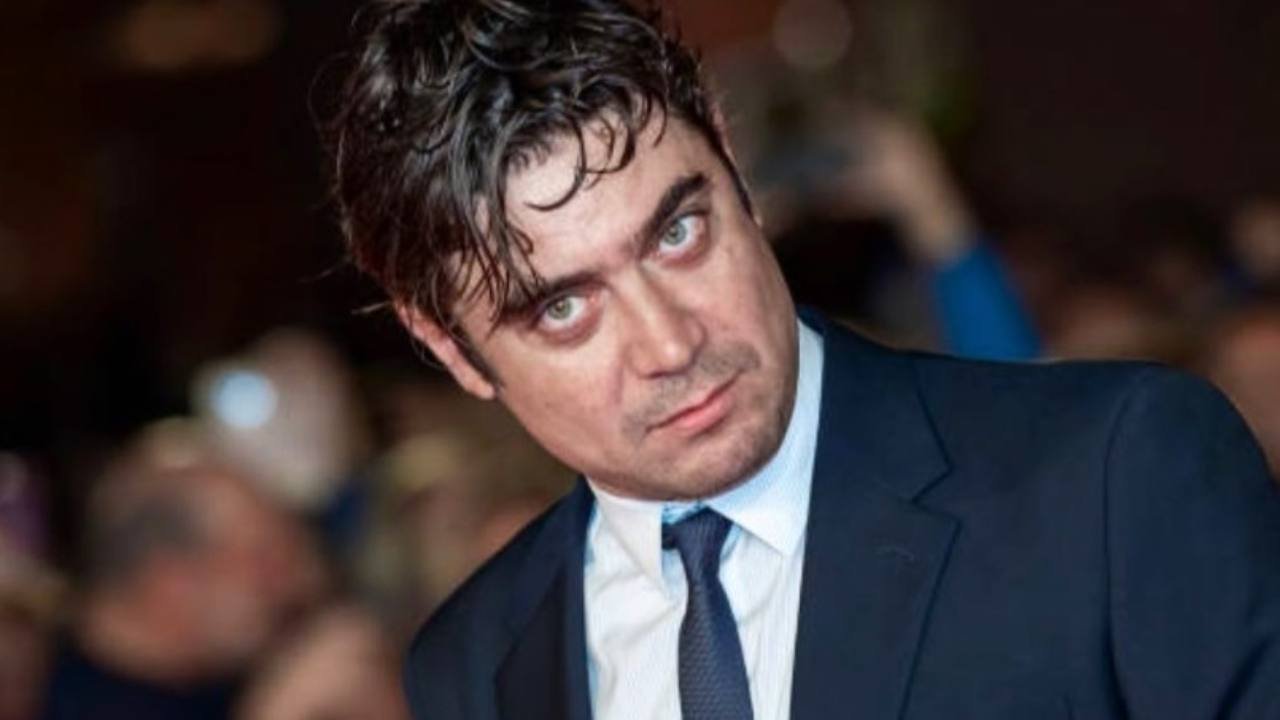 Riccardo Scamarcio pedinato