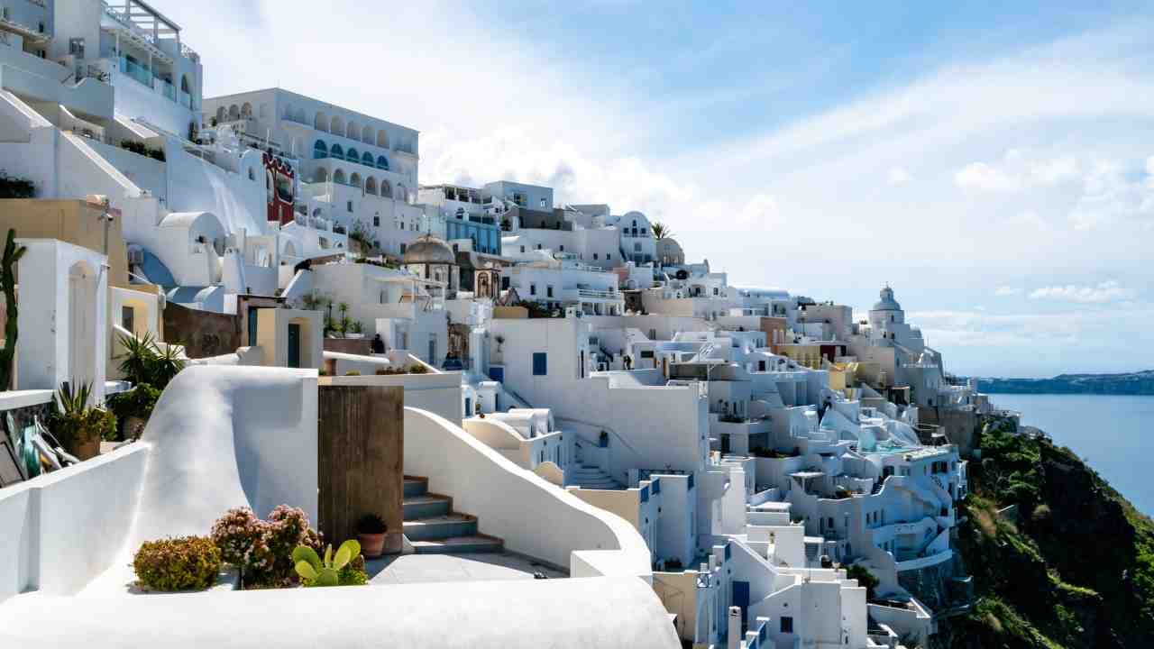 Santorini e la guida turistica di un tiktoker