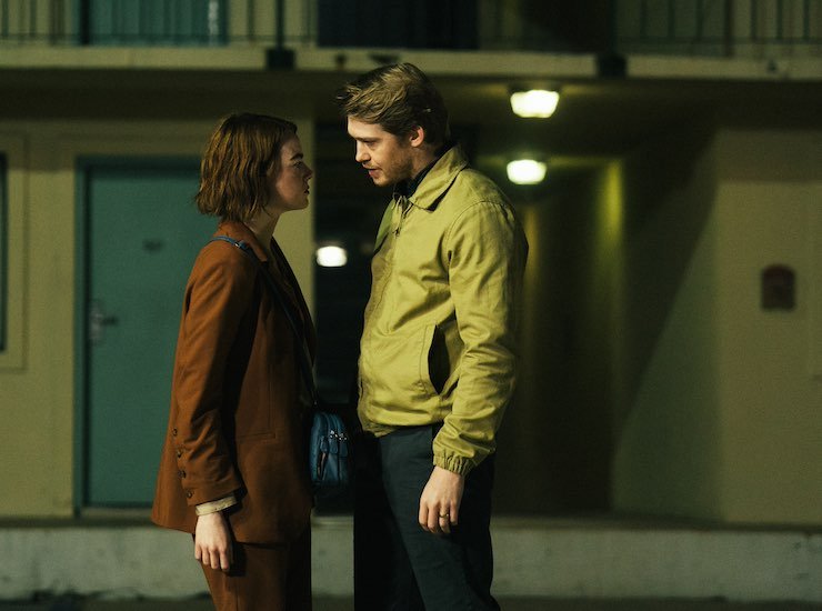 Una scena da Kinds of Kindness (fonte: Festival de Cannes)