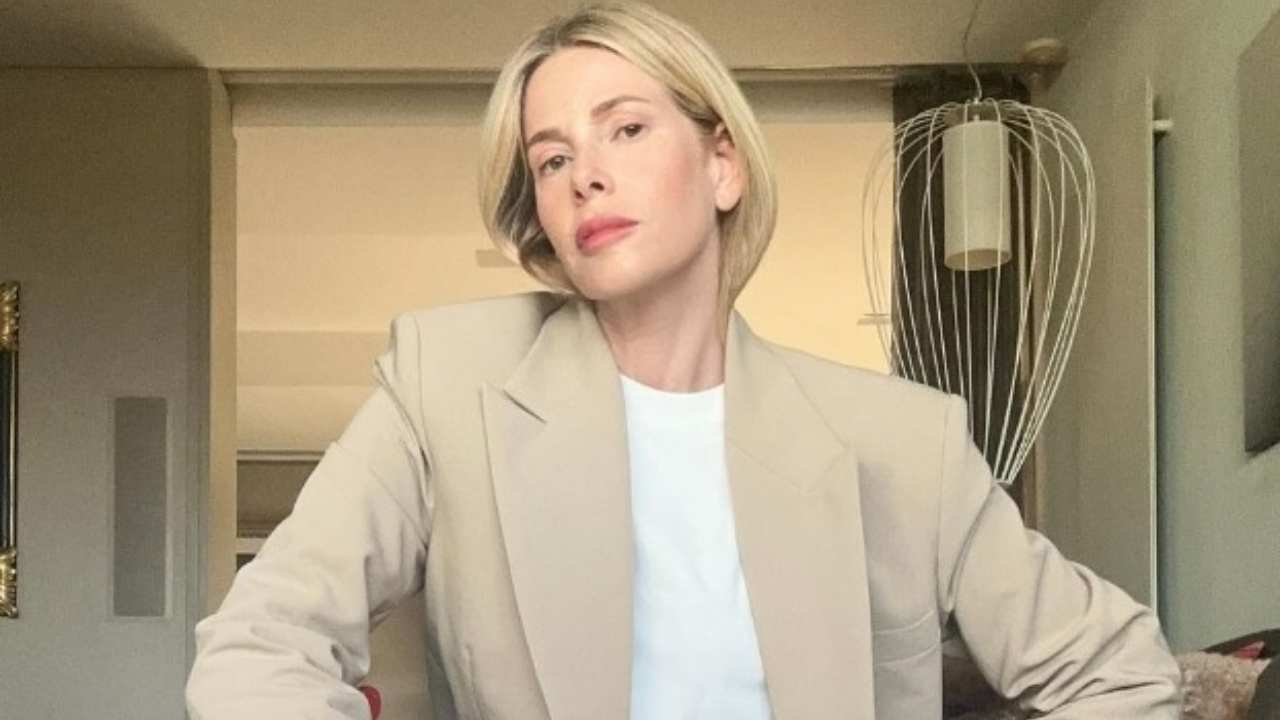 Alessia Marcuzzi e la nuova foto in bikini