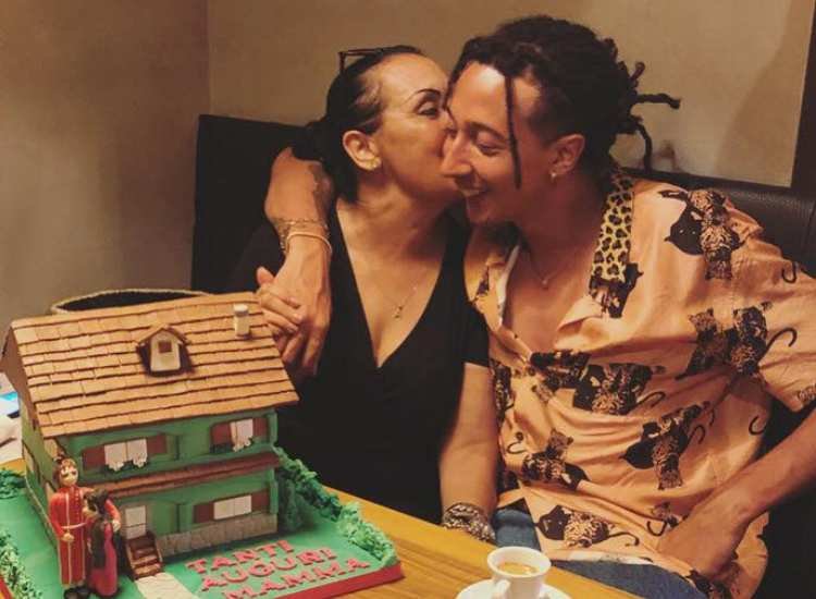 Ghali e sua mamma