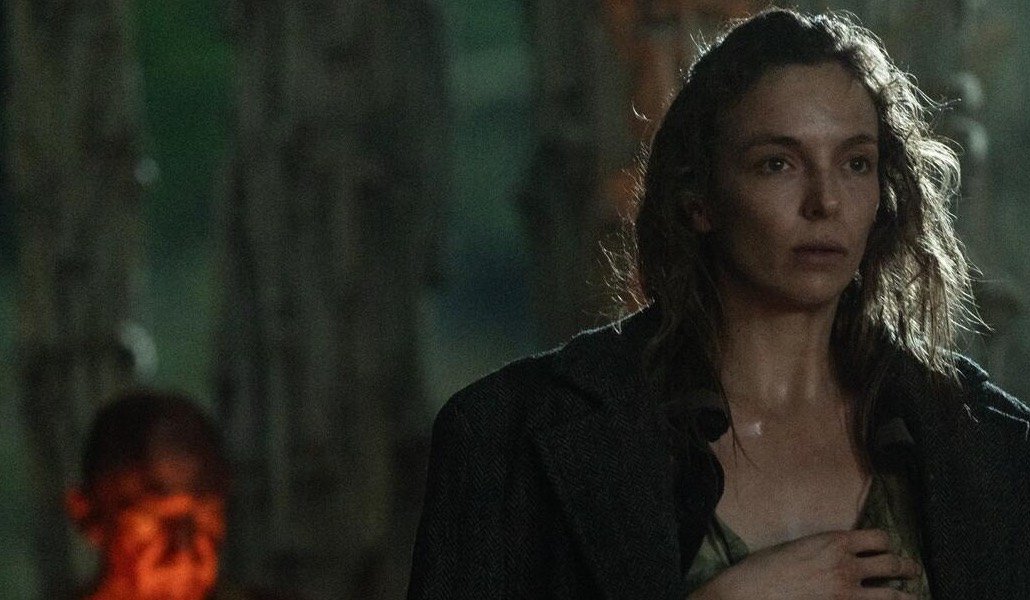 Jodie Comer in una scena di 28 anni dopo