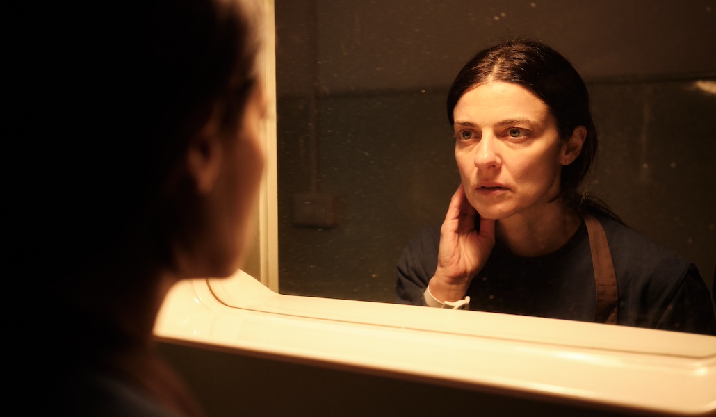 Venezia 82: Elisa, la recensione del film importante e doloroso con Barbara Ronchi Barbara Ronchi in Elisa