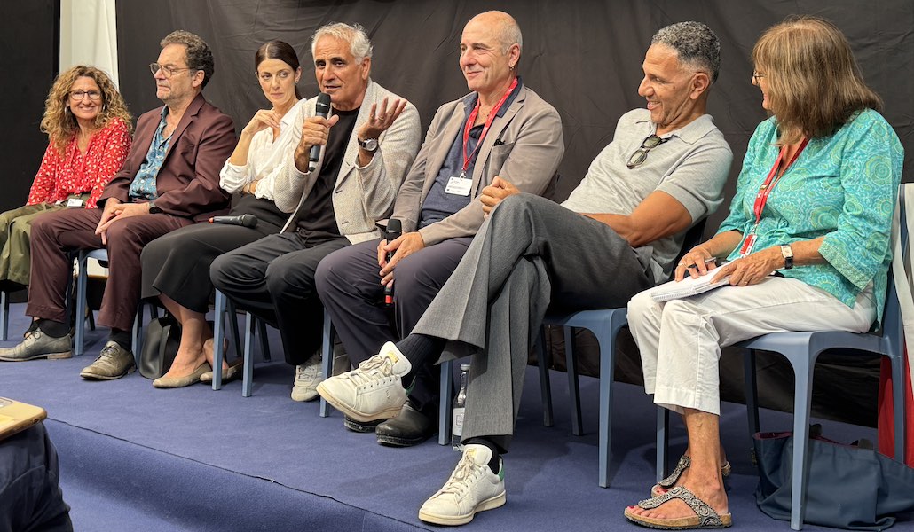 Leonardo Di Costanzo con il cast e gli sceneggiatori di Elisa - NewsCinema.it