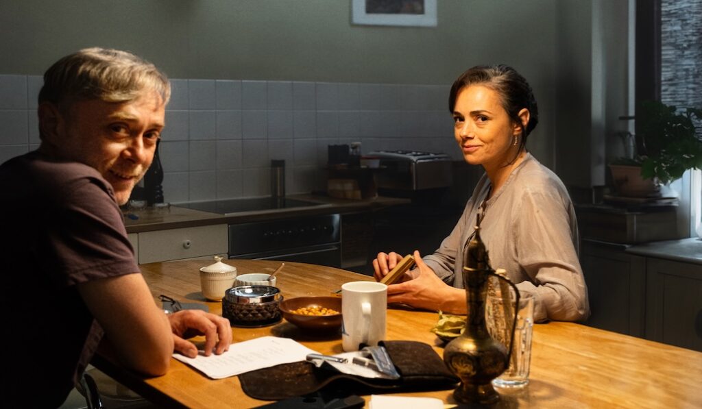 Una scena di Yellow Letters