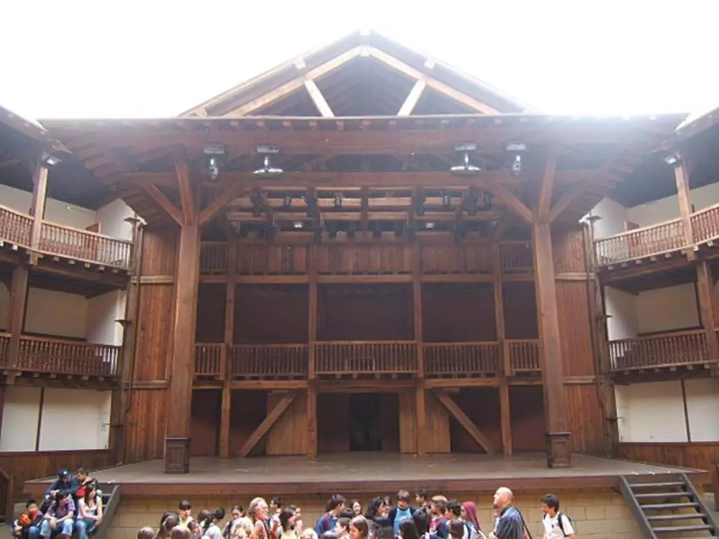globe theatre Roma interno
