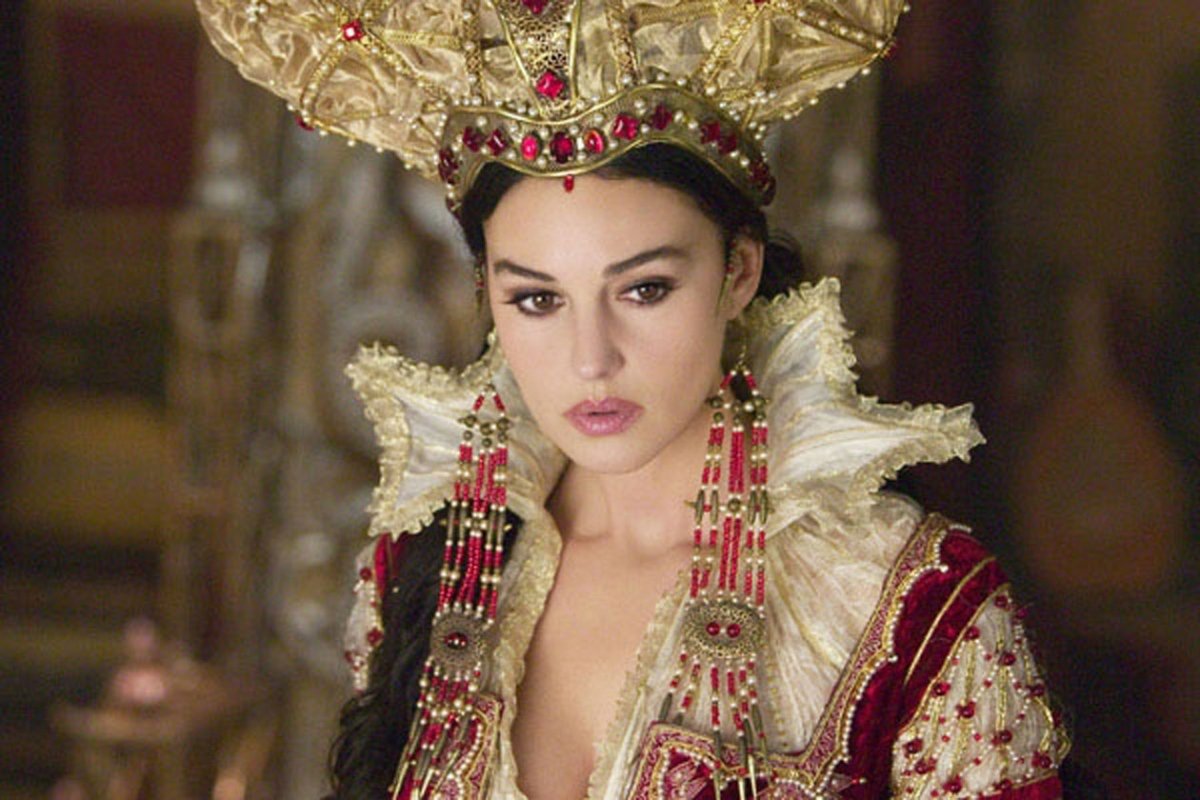 Regina - Monica Bellucci (I fratelli Grimm e l'incantevole Strega) 
